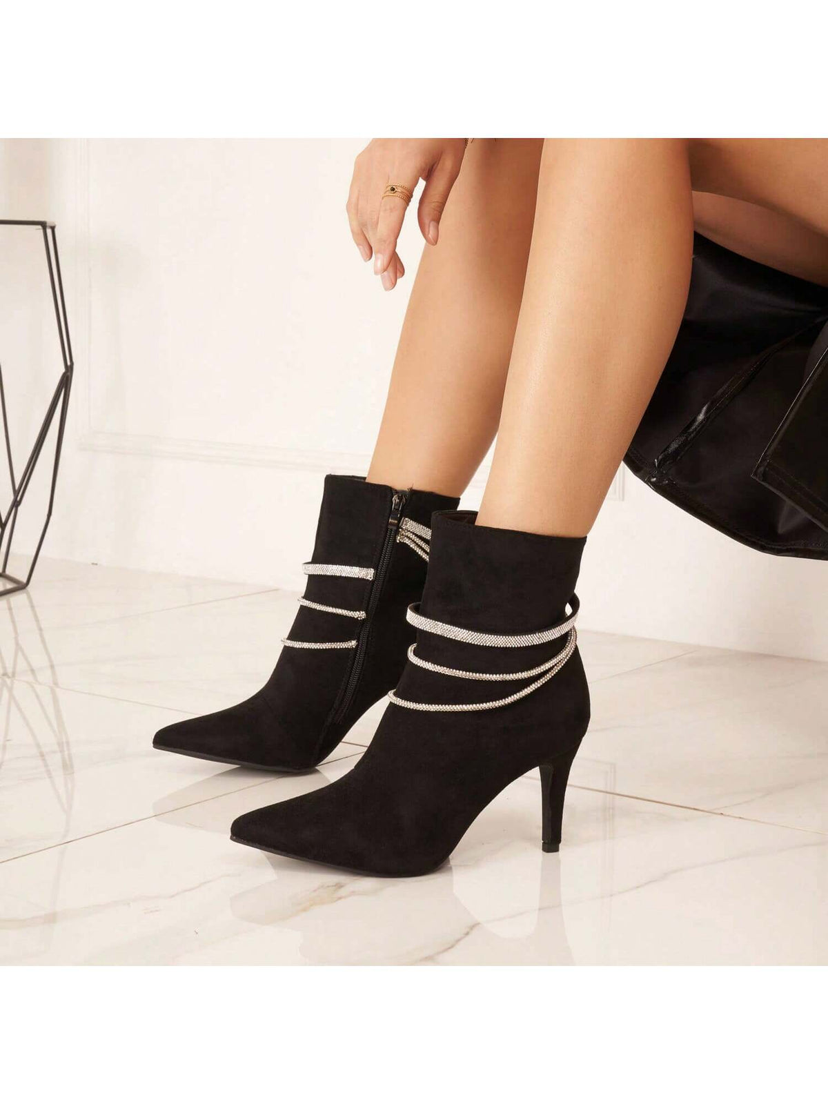 Botines de Punta con Pedrería