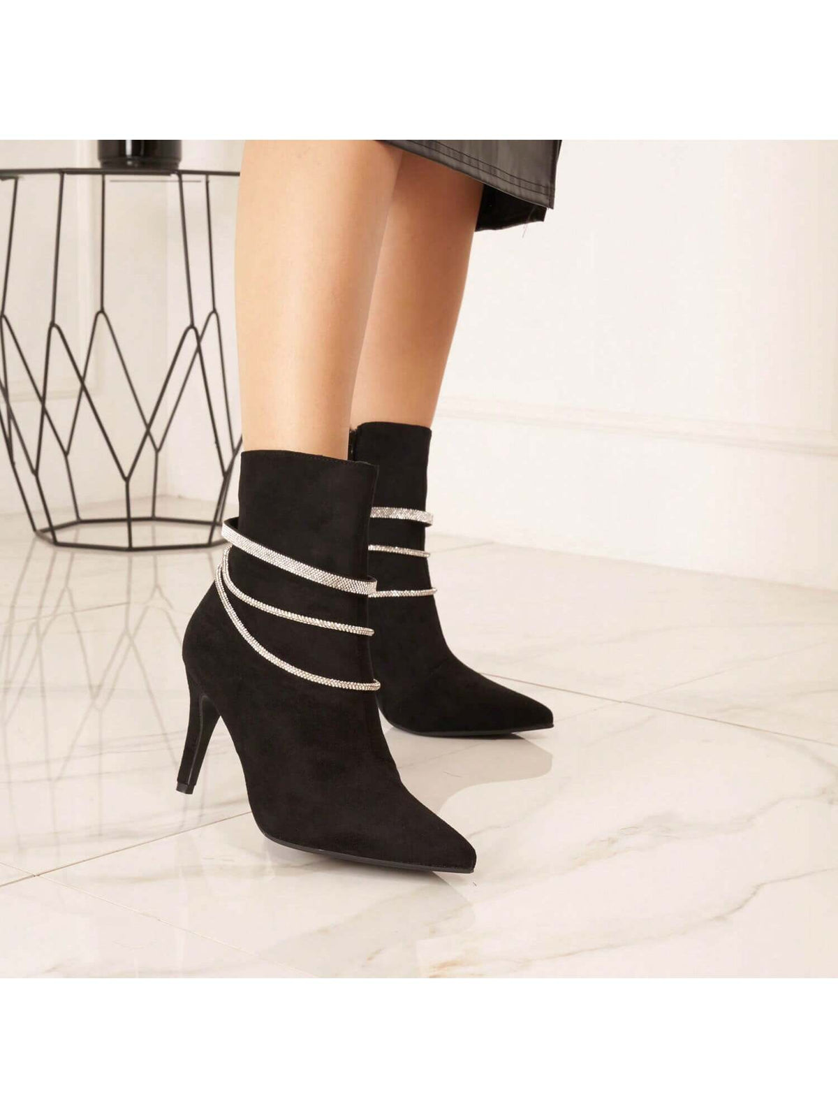 Botines de Punta con Pedrería